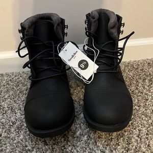 BRAND NEW Mens boots